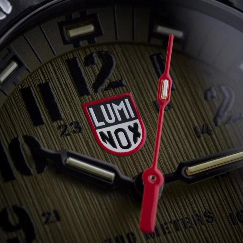 Zegarek Luminox XS.3813.L - Tarcza