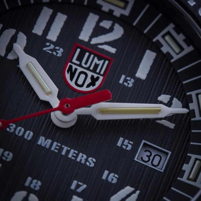 Zegarek Luminox XS.3801.L - Tarcza