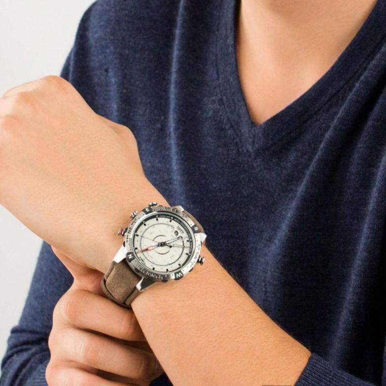 Timex Expedition Military Allied na nadgarstku