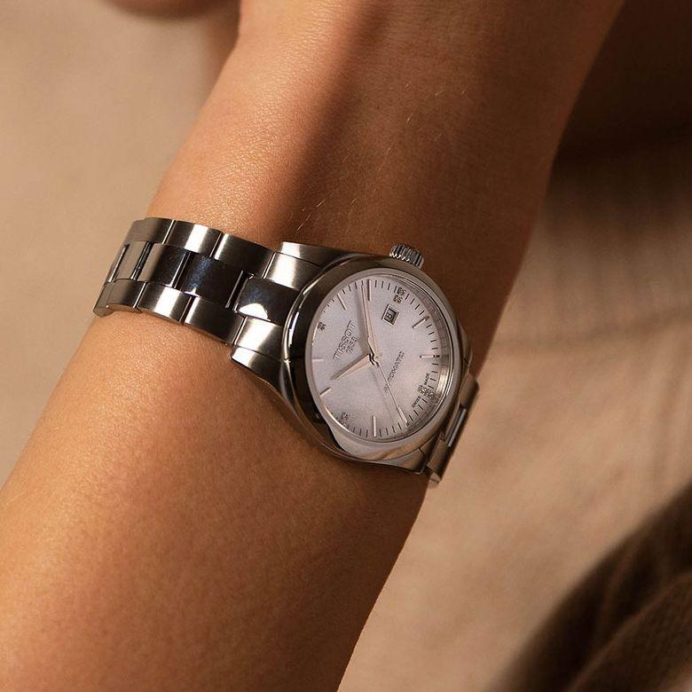 Zegarek Tissot T132.010.11.111.00 - Szkło szafirowe