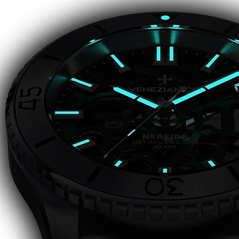 Podświetlenie Super-LumiNova w zegarkach Venezianico Nereide Ultraleggero